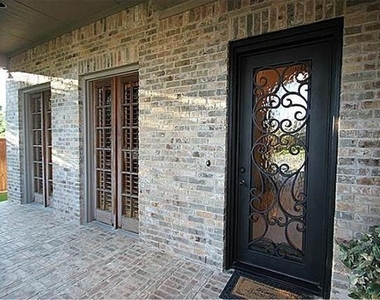 6000 Old South Court - Photo Thumbnail 2
