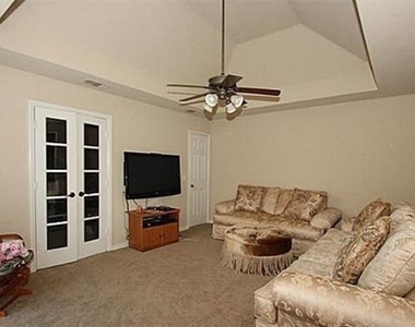 6000 Old South Court - Photo Thumbnail 15