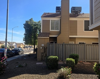 18838 N 34th Drive N - Photo Thumbnail 11