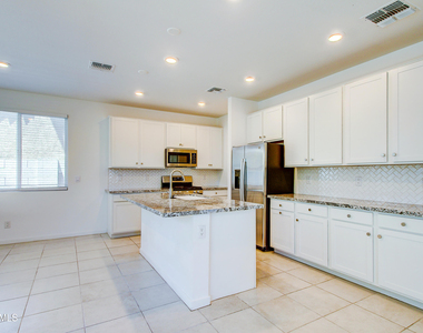 9902 E Tamery Avenue - Photo Thumbnail 5