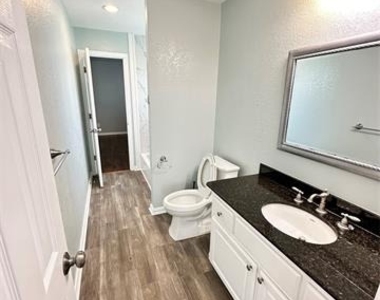 801 Heatherglen Court - Photo Thumbnail 35