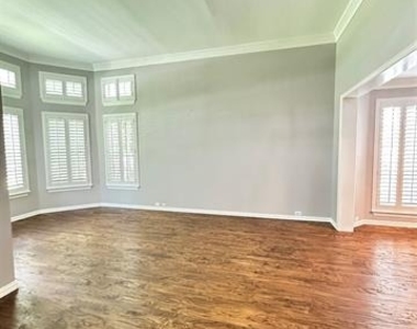 801 Heatherglen Court - Photo Thumbnail 16