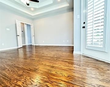 801 Heatherglen Court - Photo Thumbnail 4