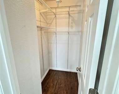 801 Heatherglen Court - Photo Thumbnail 33