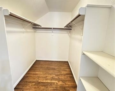 801 Heatherglen Court - Photo Thumbnail 25