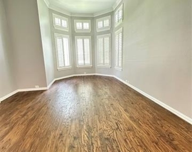 801 Heatherglen Court - Photo Thumbnail 15