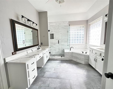 801 Heatherglen Court - Photo Thumbnail 5