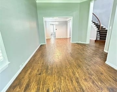 801 Heatherglen Court - Photo Thumbnail 14