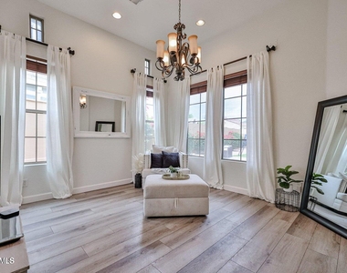 3950 N Edith Way - Photo Thumbnail 5