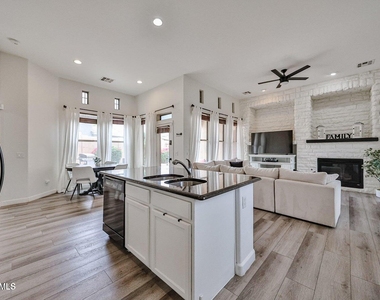 3950 N Edith Way - Photo Thumbnail 11