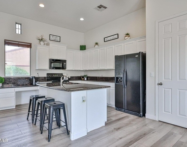 3950 N Edith Way - Photo Thumbnail 8