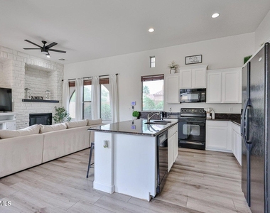 3950 N Edith Way - Photo Thumbnail 13