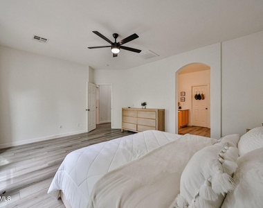 3950 N Edith Way - Photo Thumbnail 21