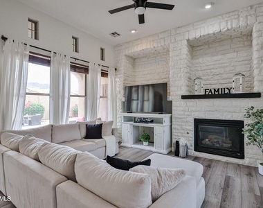 3950 N Edith Way - Photo Thumbnail 16