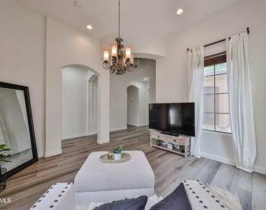 3950 N Edith Way - Photo Thumbnail 6