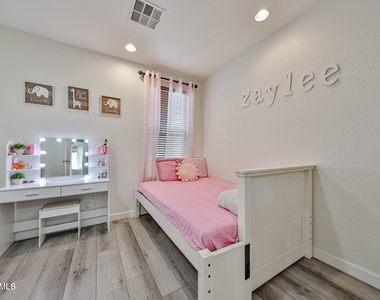 3950 N Edith Way - Photo Thumbnail 18