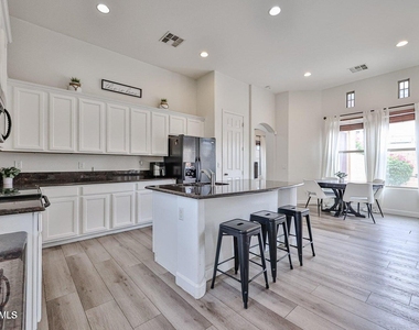 3950 N Edith Way - Photo Thumbnail 10