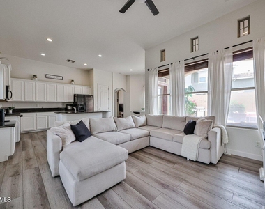 3950 N Edith Way - Photo Thumbnail 17