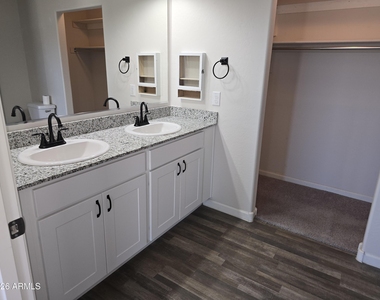 40 Cottonwood Lane - Photo Thumbnail 10