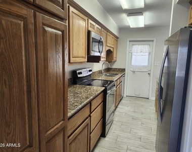 3136 W Port Au Prince Lane - Photo Thumbnail 9