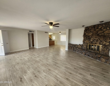 3136 W Port Au Prince Lane - Photo Thumbnail 3