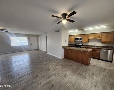 3136 W Port Au Prince Lane - Photo Thumbnail 5