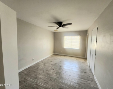 3136 W Port Au Prince Lane - Photo Thumbnail 14
