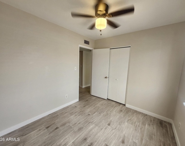 3136 W Port Au Prince Lane - Photo Thumbnail 11