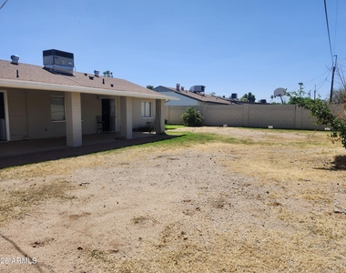 3136 W Port Au Prince Lane - Photo Thumbnail 23