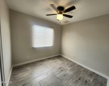 3136 W Port Au Prince Lane - Photo Thumbnail 10