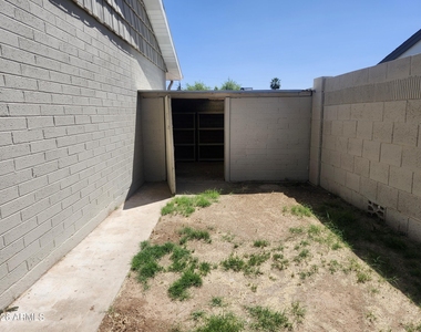 3136 W Port Au Prince Lane - Photo Thumbnail 24