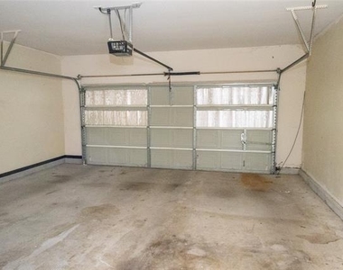 1407 Hazelwood Drive - Photo Thumbnail 10