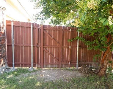 1407 Hazelwood Drive - Photo Thumbnail 9