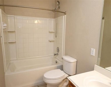 1407 Hazelwood Drive - Photo Thumbnail 8
