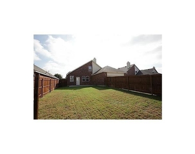1407 Hazelwood Drive - Photo Thumbnail 3