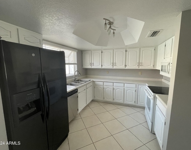 456 E Silver Creek Road - Photo Thumbnail 6