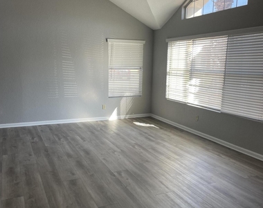 456 E Silver Creek Road - Photo Thumbnail 2