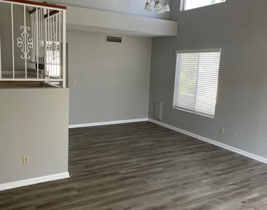 456 E Silver Creek Road - Photo Thumbnail 4