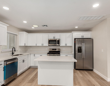 818 W Elna Rae Street - Photo Thumbnail 21