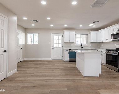 818 W Elna Rae Street - Photo Thumbnail 19