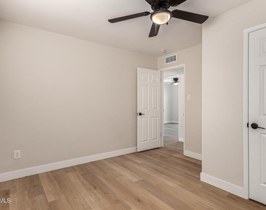 818 W Elna Rae Street - Photo Thumbnail 33