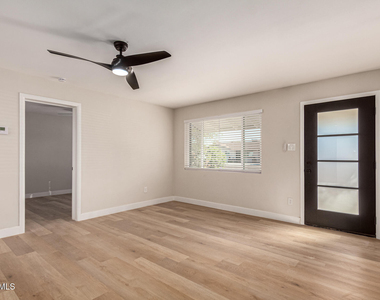 818 W Elna Rae Street - Photo Thumbnail 15