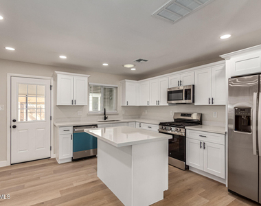 818 W Elna Rae Street - Photo Thumbnail 20