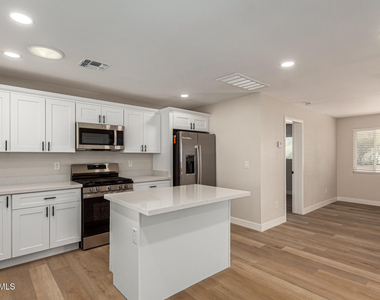 818 W Elna Rae Street - Photo Thumbnail 23
