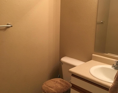 6152 S Sharon Court - Photo Thumbnail 7