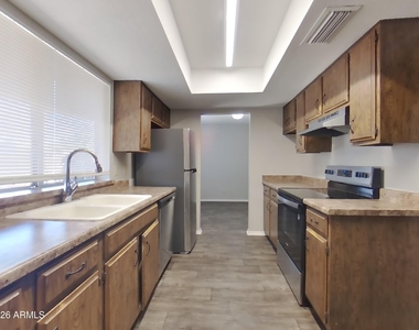 4323 W Poinsettia Drive - Photo Thumbnail 3