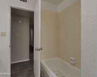 4323 W Poinsettia Drive - Photo Thumbnail 13