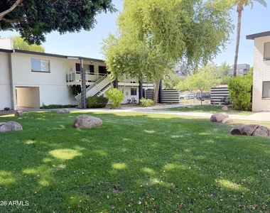 749 E Montebello Avenue - Photo Thumbnail 15