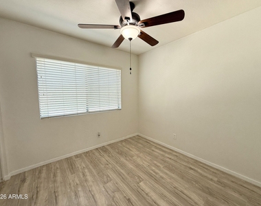 749 E Montebello Avenue - Photo Thumbnail 9