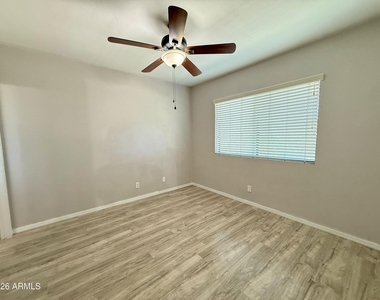 749 E Montebello Avenue - Photo Thumbnail 6